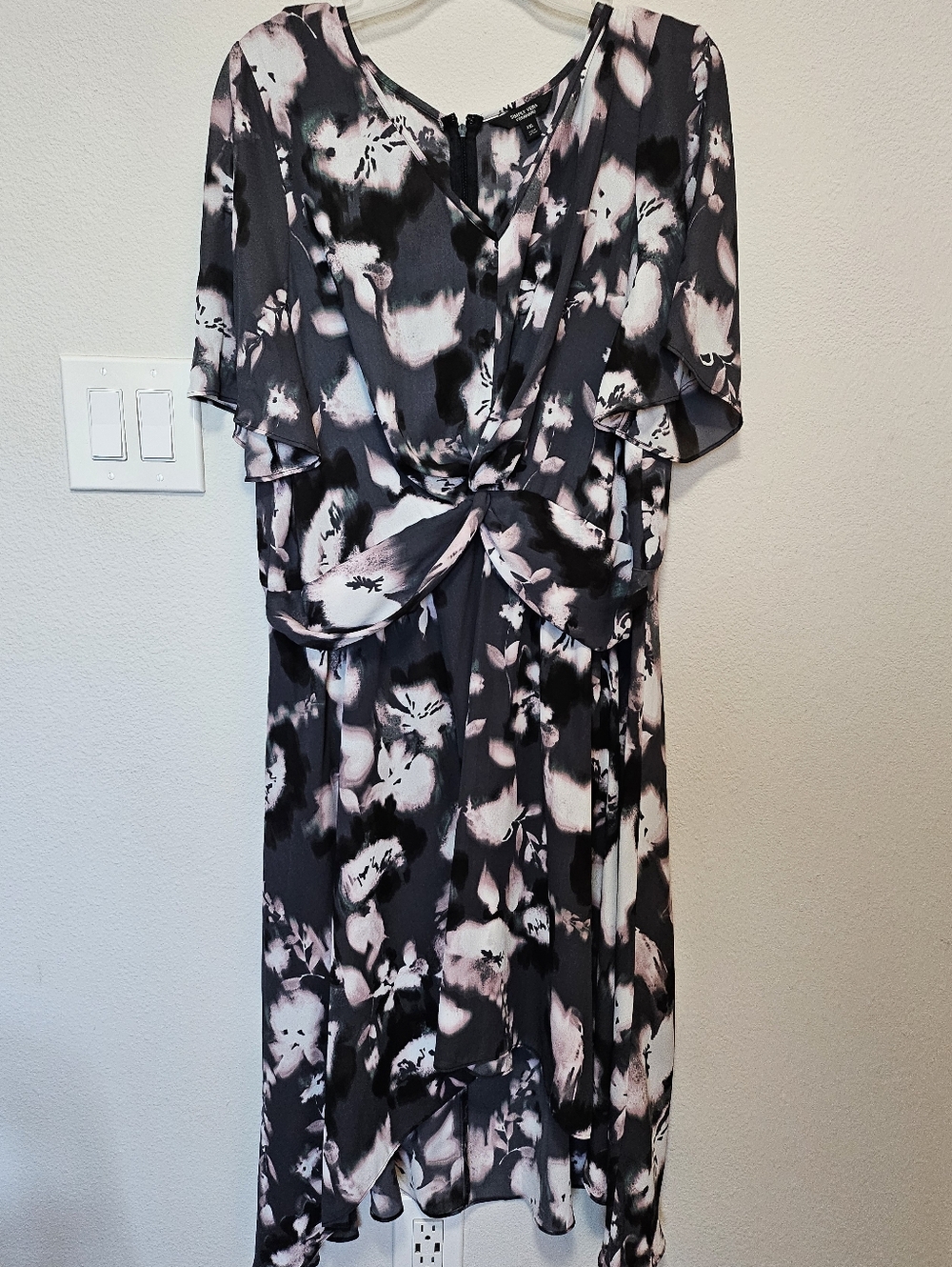 Simply Vera Vera Wang Black and Pale Pink Floral Twist-Front Midi Dress